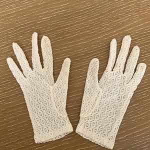 Ladies dress up gloves. Good for costumes